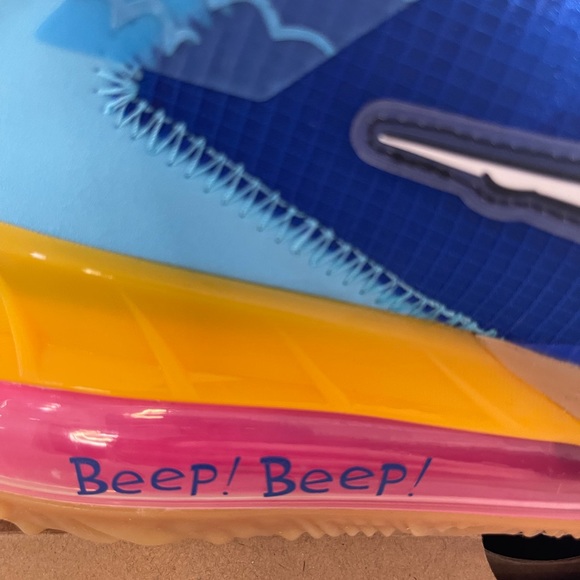 Nike Lebron 18 Low “Wile E. Coyote vs Roadrunner” - Picture 6 of 11
